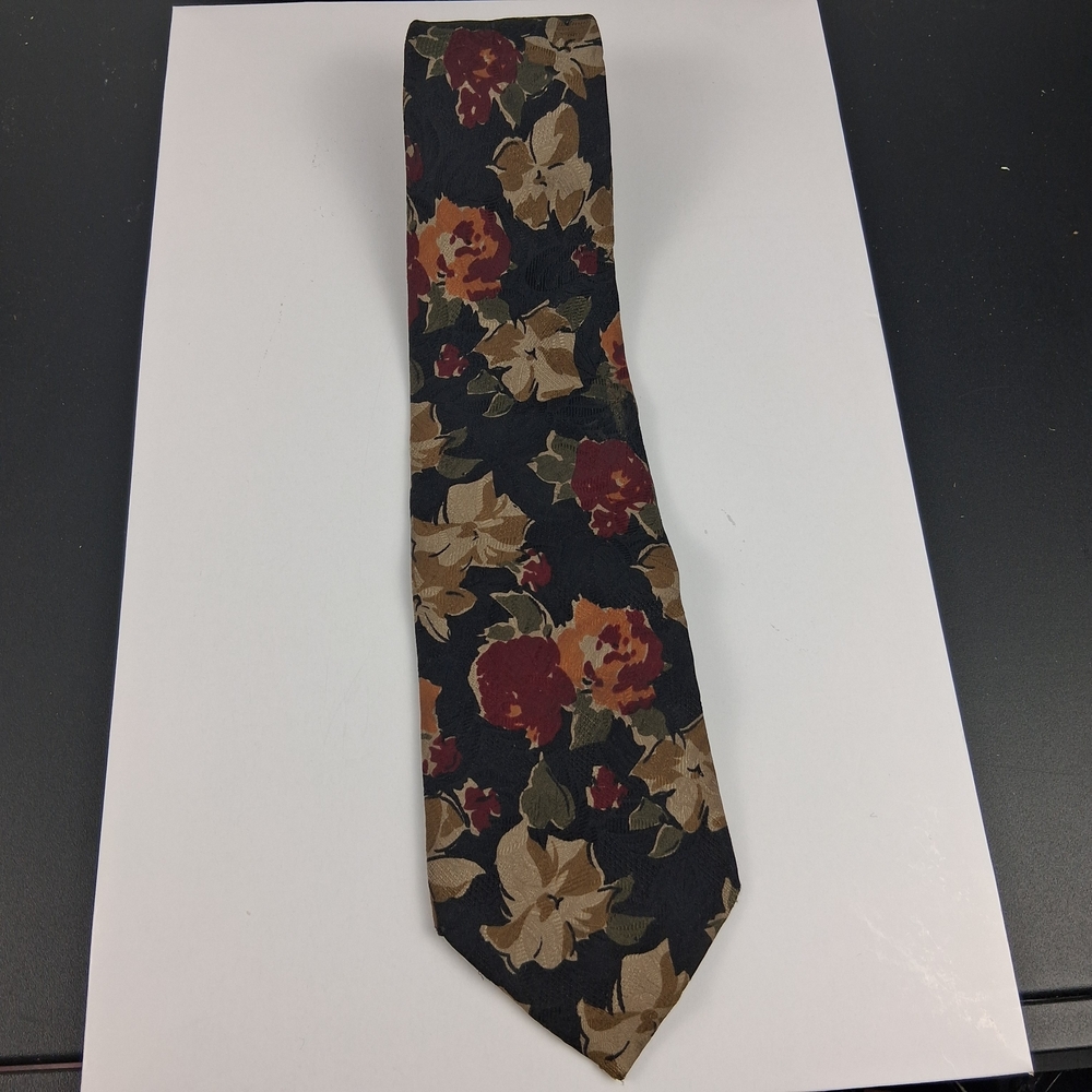 Elegant Floral Men's Tie in Black and Brown